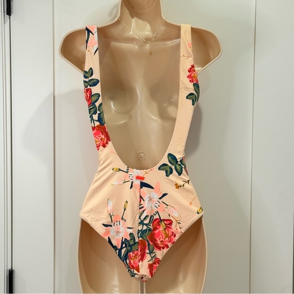 Roxy Classic One Piece Swimsuit Cloud Pink Garden Lily Floral Lace Up Small New - Picture 6 of 12